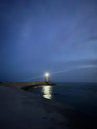 夢想是遠方的燈塔，無論路途多么艱難，只要心中有光，就能照亮前行的方向。配圖