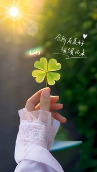小煙火，小欲望，小滿足，就是大幸福，不求所有的日子都泛著光，只愿每一天都承載著健康，浸潤著快樂。配圖