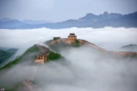 山高路远，看世界，也找自己配图