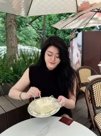 堅決不看，媽媽的【苦情戲】
絕對不接，媽媽的負面情緒

我們要把有限的心理空間留給自己的王國
我們才能去愛，去工作
但這依然不妨礙，
我們對媽媽愛無限

對媽媽的愛，無需證明
有錢，就買把花
沒錢，就說一句“愛她”配圖