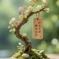 孩子的每一次“出格”都藏著未被讀懂的信號：打翻水杯或許是探索世界的好奇，沉默寡言可能是醞釀思考的風暴。別用成人的標尺丈量稚嫩的靈魂，那些不被理解的瞬間，也許正是他們獨特的成長語言。靜待花開，才能看見生命最本真的模樣。配圖