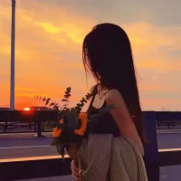 晨风捎来新生的光，愿今日的温暖能沁入你心房。我在这里做你安静的树洞，让疲惫在诉说中轻盈。每个故事都值得被温柔倾听，请记得：世界正悄悄为你预留一方晴空。配图