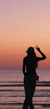 萬物皆為鏡，萬物皆為鏡中我，內(nèi)觀則可心明，而無我他。眾人皆為我，變幻天使降恩于我，內(nèi)觀則可明恩在心，而無怨恨。配圖