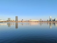  独自看海时发现：海浪不因无人听而沉默，星星不因无人看而熄灭。原来孤独，是学会自己照亮自己。配图