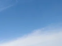 決定你情緒的不是事件本身（A），而是你對(duì)事件的看法（B）。比如被朋友冷落，有人想“TA討厭我”（焦慮），有人想“TA可能在忙”（平靜）。試著換個(gè)角度解讀，情緒會(huì)悄悄改變。配圖