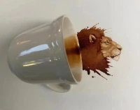 在心理学范畴中，健康的母子依恋表现为适龄的情感依赖与安全需求（如儿童期的拥抱、倾诉），伴随明确的界限感；而乱伦涉及性化亲子关系（如性暗示行为、突破伦理的身体接触），带有权力剥削性质。若观察到后者特征，需立即寻求法律与心理干预。亲子关系的核心应是爱与尊重，而非控制或越界。配图