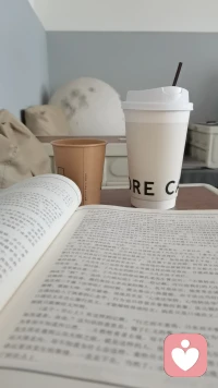 想起作家李尚龍的話：“你要明白，不是所有的魚都生活在同一片海里?！?有些人注定只能陪你走一段路，他的突然離開，或許是在提醒你：該換條路走了。配圖