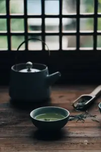心定，不是麻木不仁，而是看清本質后的清醒與坦然。王陽明曾說：“心是身體的主宰，心定則萬事可成。”配圖