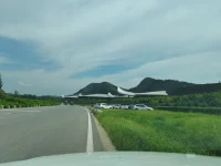 谁人背后无人说？
       谁人背后不说人？配图