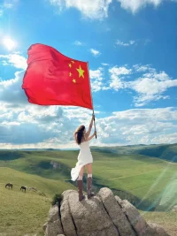 無人扶我青云志，我自踏雪入山巔
   若是命中無此運，亦可孤身登昆侖配圖