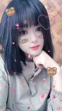 “時間撲面而來，我們終將釋懷，健康的活著，平靜的過著，開心的笑著，適當的忙著，就很好，?愛自己的明媚，也愛自己的破碎”配圖