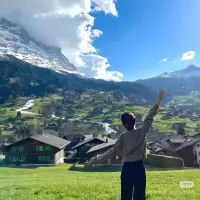 內(nèi)卷是讓你鶴立雞群，而努力是讓你遠(yuǎn)離雞群。低手才內(nèi)卷，高手都是破局，要走差異化競(jìng)爭(zhēng)，內(nèi)卷的盡頭是創(chuàng)造不同。
不要焦慮，和而不同，你就是這個(gè)世界上獨(dú)一無(wú)二的存在。
加油??配圖