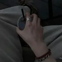 谋爱先谋生，爱人先爱己，择人先问心，你的感受就是最好的答案。配图