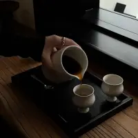 人生最大的修養是包容，
它既不是懦弱也不是忍讓，
而是察人之難，補人之短，
揚人之長，諒人之過，
而不會嫉人之才，鄙人之能，
諷人之缺，責人之誤。
包容是肯定自己也承認他人。配圖