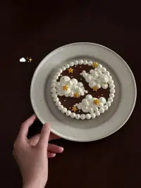 ?????????? ??????????｜???
看山依舊，看水長流，看人間百態，悲歡自修。
???????? ??????? ?
以細膩而持久的堅持，消解龐大而頑固的虛無。配圖