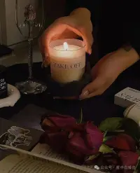 “不同的年紀(jì)，不同的取舍，
過好每一個(gè)階段的自己，
在成長，在接受，在改變，
在慢慢變好?！迸鋱D