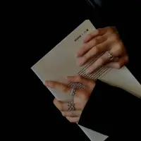 位置不同，少言為貴，
認知不同，不爭不辯。配圖