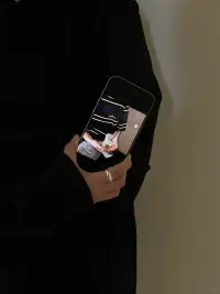 沒有因為懂事而過得好，
反而因為懂事看淡了許多。
留三分清醒護自己，
用七分熱忱待值得。配圖