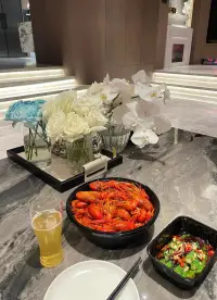 ???????｜“中醫說吃什么 
補什么吃完龍蝦 也不聾了 也不瞎了”????????配圖