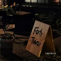有些情緒只能留給深夜,因為天亮后生活還要繼續。配圖