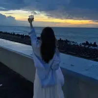 能治愈你的，從來都不是時(shí)間，而是心里的那股釋懷和淡然。配圖