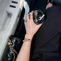 经济实力决定话语权，任何关系都如此，讨好换不来尊重，别浪费时间经营关系，有钱有本事，一切自然顺。