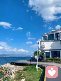 焦虑如同地下水位上涨——非要将它抽干只会造成地面塌陷。更智慧的做法是学习与水共存：挖掘疏导渠道（表达性写作）、建造储水池（正念练习）、种植喜水植物（将焦虑能量转化为创作）。当你不再把情绪视为敌人，它就会成为滋养心灵的暗河。配图