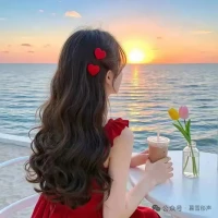 人际关系的奇妙之处：
有些人是你的“能量黑洞”🕳️，
而有些人则是你的“生命充电桩”。
你有没有发现，
有些人相处起来像冬日暖阳🌞，
能驱散阴霾，给你力量；

而有些人，却像潮湿梅雨，
让你的心情愈发沉重。
人生这场旅途中，
和什么人在一起，真的很重要。
靠近滋养你的人🫂，
是给自己蕞好的禮物。