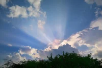 曾经的困难，犹如晴天霹雳一样，当你坚持来的时候，你会看到晴空万里。