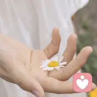 我总觉得，所有大张旗鼓对你好的人，都值得警惕。关怀不是表演给人看的，温柔应该放在心里。若总怕别人不晓得自己的善举，多半是别有所图。