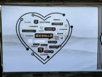 ??宮崎駿:“我們終其一生，都在找一個能說話的人，能聽你說話，能聽懂你說話，能聽你說廢話，這看似簡單的想法，實則需要多幸運(yùn)，才能遇到!”

?這聽起來簡單，可真正遇見，是一生的幸運(yùn)，人生路上，我們會遇見很多人，有人和你共事，有人陪你喝酒，有人聽你談風(fēng)花雪月，但真正能聽你說話的人，少之又少。配圖
