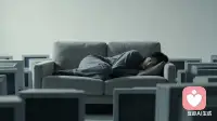 成瘾者的极端体验性回避，本质是沉溺于感觉舒服，而非过的有意义。配图