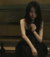 人不应该被过去束缚，只有你能描绘自己的未来，过往的原因就算能作为“解释”，也无法成为“解决之道”。配图