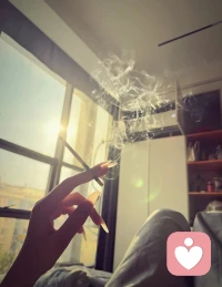 任何關系都像玩牌，他手里攥著大小王，但你別忘了，你可以直接掀桌子不玩。配圖