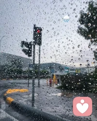 人生，像極了這秋雨，來得靜悄悄，不打一聲招呼，潤物無聲卻涼入心底，所以啊，添件衣裳，別讓寒意偷走你的溫暖，我的城市秋雨綿綿！配圖