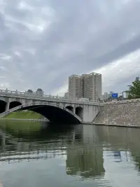當我們對自己的想法和行為是確定的時候，我們的行動是篤定的，內心是確定的，整個人表現出來就是自信的，人在自信的時候就可以毫無顧忌大膽去做自己想做的事情，內耗就會被自信所淹沒！配圖