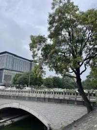 當你莫名情緒低落或者容易憤怒的時候，可能是你壓抑或者忽略了自己的感受、需求，情緒在提醒你，需要照顧到自己，和真實的自己鏈接起來配圖