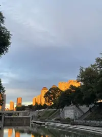 如果最近你的狀態很不好，經常出現焦慮、煩躁、悲傷、自卑等情緒，你嘗試回顧一下你生活中的關系，有可能是你的內在關系出現了問題；
如果你的內在各種關系和諧，你有穩定牢固信任的客體關系，可能你會有支持的力量，你的狀態會更好……
如果在現實生活中，你沒有這樣的客體，也可以找合適你的咨詢師，建立起穩固的、支持性的客體關系，當你們的關系無堅不摧的時候，你的內心也就被療愈了！