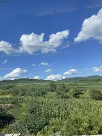 如果你经常和伴侣生气，你的心情、情绪和状态会随着他/她对你态度的变化而变化，我想你过得一定很辛苦，对方还认为你很作，这个不是你的原因，可能源于你小时侯没有被好好的对待过，你的内心应该是有创伤未愈合，现在你要做的是好好对待自己、疗愈自己。