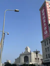 当我内心足够强大，你指责我，我感受到你的受伤；你讨好我，我看到你需要认可；你超理智，我体会你的脆弱和害怕；你打岔，我懂得你如此渴望被看到；
当我足够强大，所有力量在我们之间自由流动，委屈、沮丧、内疚、悲伤、愤怒、痛苦，当它们自由流淌，我在悲伤里感到温暖，在愤怒里发现力量在痛苦里看到希望。
当我内心足够强大，我不再攻击，我知道当我不再伤害自己，便没有人可以再伤害我，我放下武器，敞开心扉，当我的心柔软起来，便在爱和慈悲里，与你明亮而温暖的相遇。原来让内心强大，我只需要看到自己，接纳我还不能做到的，欣赏我已经做到的，并且相信，走过这个历程，终究可以活出自己，绽放自己。——维吉尼亚•萨提亚