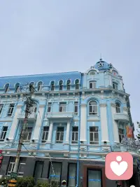 如果小時候你經(jīng)常被父母批評和指責(zé)，那么長大后你就會很害怕有人批評和指責(zé)你；如果父母經(jīng)常忽略你，好像忘記了你的存在，那么你在長大會覺得自己不重要，有了困難也會自己想辦法獨立去解決；如果父母給到了你足夠的愛和包容，那么長大后你會是一個有足夠有安全感且充滿愛心的人。
如果現(xiàn)在你已經(jīng)長大，沒有得到過父母的愛和關(guān)心，那么從現(xiàn)在開始，嘗試把自己重新養(yǎng)育一遍！配圖