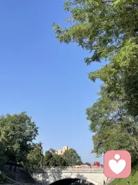 習(xí)慣性討好的人，總是把別人的需求放在第一位，只有讓別人高興、開(kāi)心，才會(huì)覺(jué)得自己是好的、安全的，是有價(jià)值的。同時(shí)也忽略了自己的感受和需求，慢慢失去了自我。
這個(gè)是你從小習(xí)得的與人相處的一種模式，嘗試告訴自己：你現(xiàn)在已經(jīng)長(zhǎng)大了，你不需要依賴別人才能生存，你的感受同樣重要，通過(guò)自我暗示，提升自我價(jià)值感！配圖