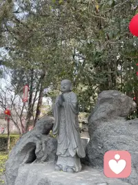 当我们开始爱自己的表现是：知道自己的能力是有限的，允许自己不完美，也允许自己犯错，不苛责自己，能坦然接受，然后再想办法去把事情做好。配图