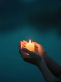 我們常常很擅長關心他人，卻忘了好好照顧自己的內心。那些說不出的委屈、莫名的焦慮、或是深藏的渴望，它們都是你的一部分，值得被溫柔看見。看見，本身就是一種力量的開始。心理咨詢是一個溫暖、不評判的空間，讓你可以安心地表達那些也許連自己都覺得“微不足道”或“難以啟齒”的感受。在這里，你的情緒被允許存在，你的故事被認真傾聽。試著去理解自己，不是苛責，而是給自己一份最深沉的善意。如果你渴望被這樣理解和看見，我愿成為那個安靜的陪伴者。隨時歡迎聊聊。配圖