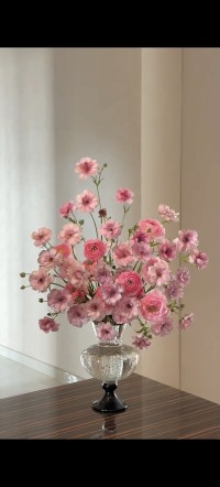 耶鲁实验：压制焦虑会使症状加重200% 。“焦虑具象化法”：将其想象为红色气球→戳破并说“谢谢提醒”。承认脆弱的瞬间，恰是强大的开端。配图