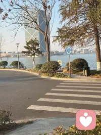 温和沟通核心公式：
表达感受➕
客观描述现状➕
提出正向需求。配图