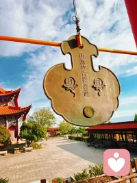 有时候咨询师别把自己放在一个老师或者拯救者的位置
来访者也别把自己放在一个上帝或者衣食父母的位置
平等探索，互相成就，互惠互利配图
