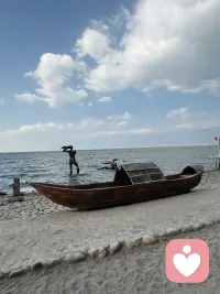 来访者不需要居高临下的同情，
不需要站在高位的怜悯与可怜。
他们真正需要的，是同理心——
是我与你同在，
是我走进你的世界，
是我真的看见、并感受你的感受。配图