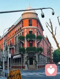 人生短短数十载，不必迎合他人，不必讨好世界。

接纳自己的不完美，遵从本心，随性而活。不用活在别人的期待里，不用在意世俗的眼光。

慢一点也没关系，普通一点也无妨，忠于自己，活得坦荡自在。

好好爱自己，取悦自己才是终身浪漫的开始。往后余生，不纠结过往，不将就未来，只做独一无二、最真实的自己。配图
