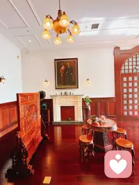 人和人之间，适当留点距离，才是最好的相处方式。

太过亲近容易滋生矛盾，过分纠缠反而消耗感情。距离会淡化争吵，留住温柔，让思念恰到好处，让珍惜不言而喻。

不必事事追问，不用步步捆绑。保持分寸，各自安好，不远不近，淡淡相处。留白的关系，才能久处不厌，距离之上，自有温柔与美好长存。配图